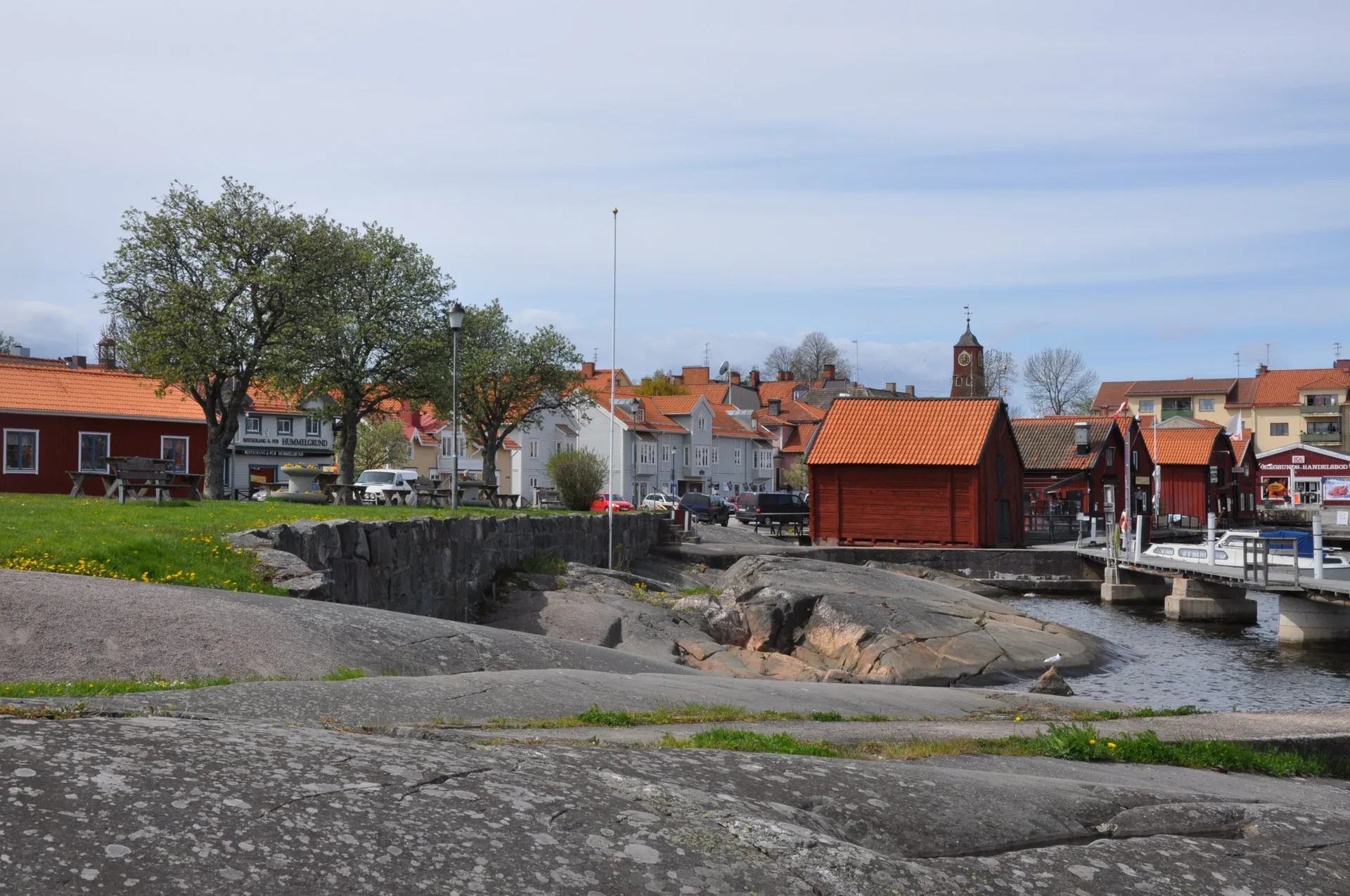 Öregrund, Kvarteret Flundran – charmigt hamnkvarter vid havet i Östhammars kommun